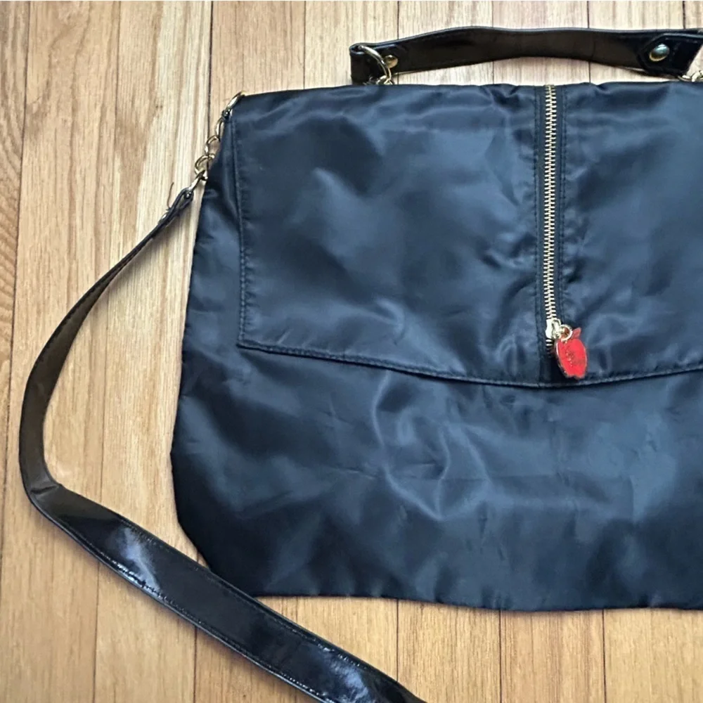 Vintage Apple Bottoms Black Shoulder Zipper Pouch/Bag